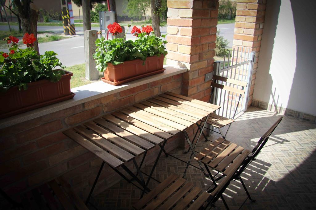 Oazis Apartmanok Морахалом Номер фото