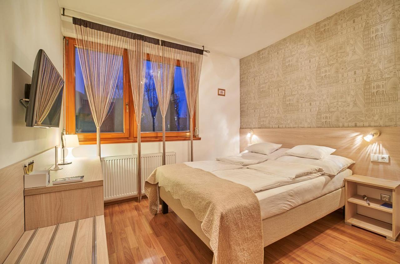 Oazis Apartmanok Морахалом Экстерьер фото
